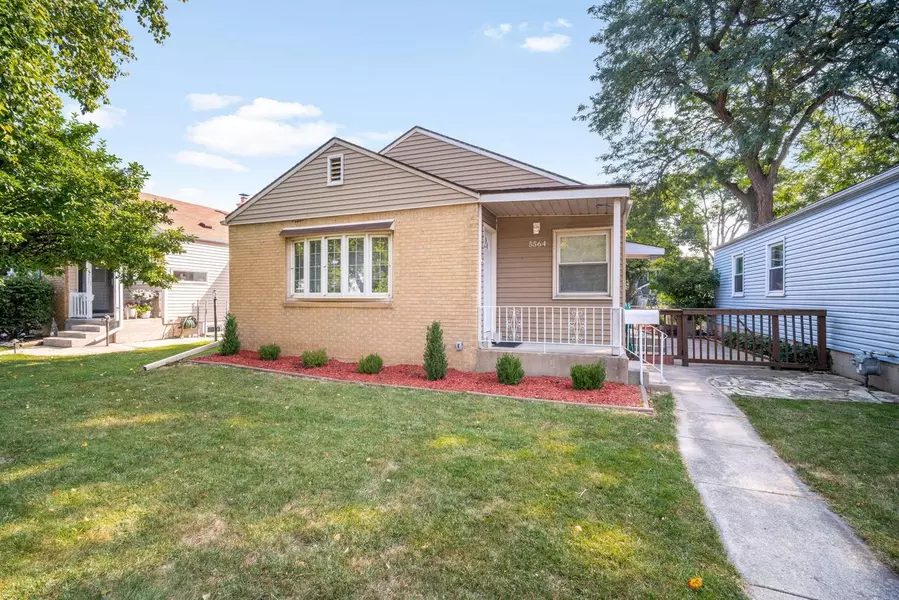 5564 N Mohawk AVENUE, Glendale, WI 53217