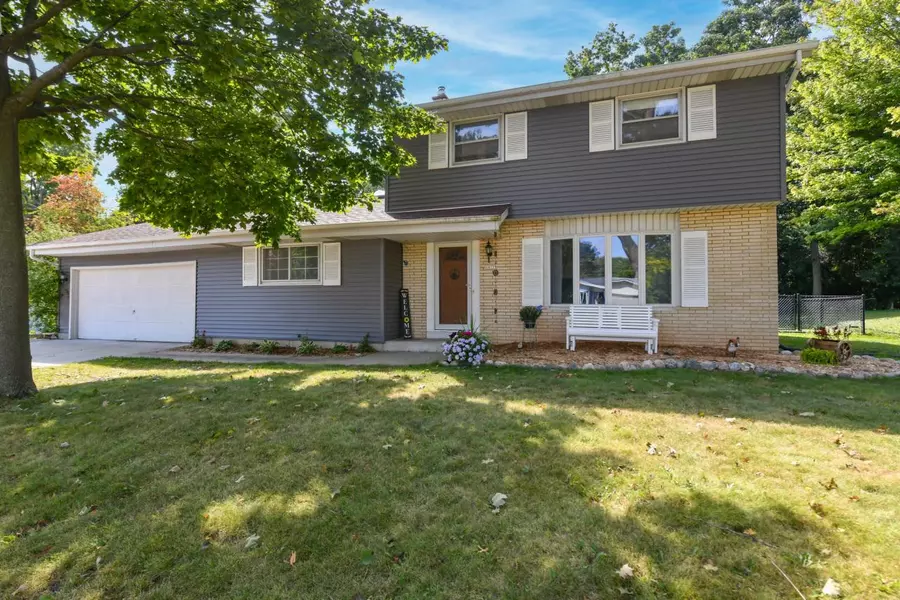 14375 W Rogers DRIVE, New Berlin, WI 53151