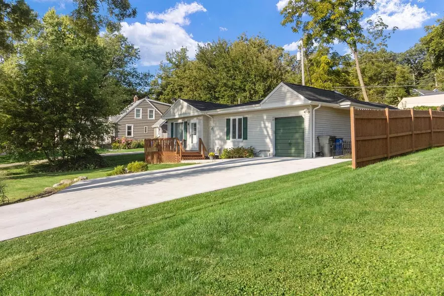 128 Sunnyside COURT, Williams Bay, WI 53191