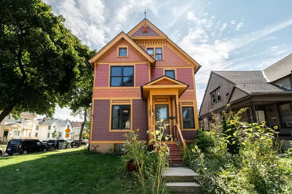 3405 W Saint Paul AVENUE, Milwaukee, WI 53208