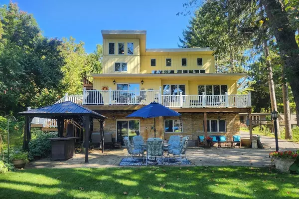 S108W34703 Jacks Bay ROAD, Mukwonago, WI 53149