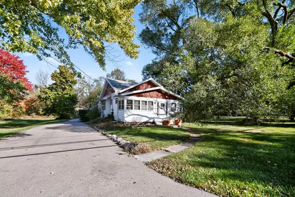 550 W Oakwood ROAD, Oak Creek, WI 53154