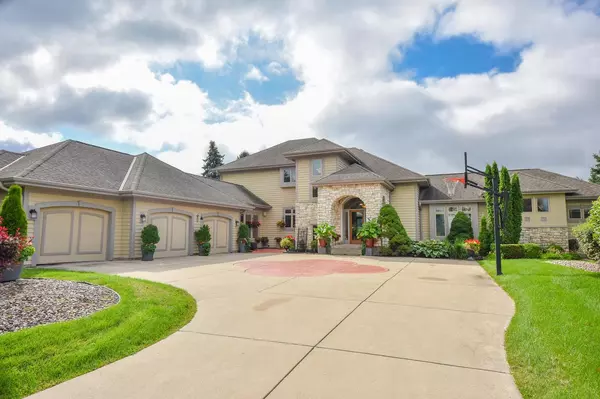 N33W33201 Maplewood ROAD, Nashotah, WI 53058