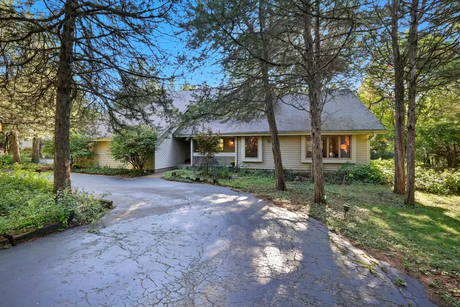 35048 Wayfare TRAIL, Oconomowoc, WI 53066