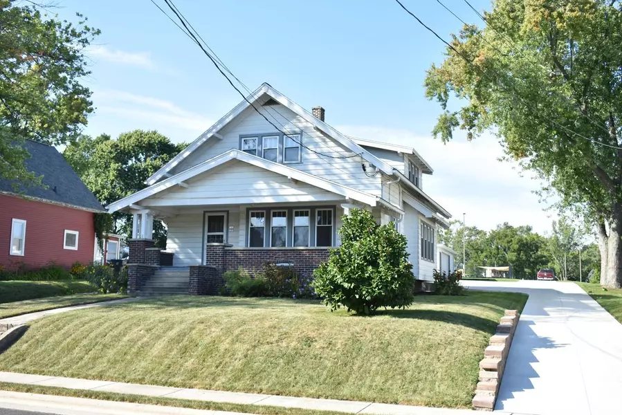 30 W Center AVENUE, Cedar Grove, WI 53013