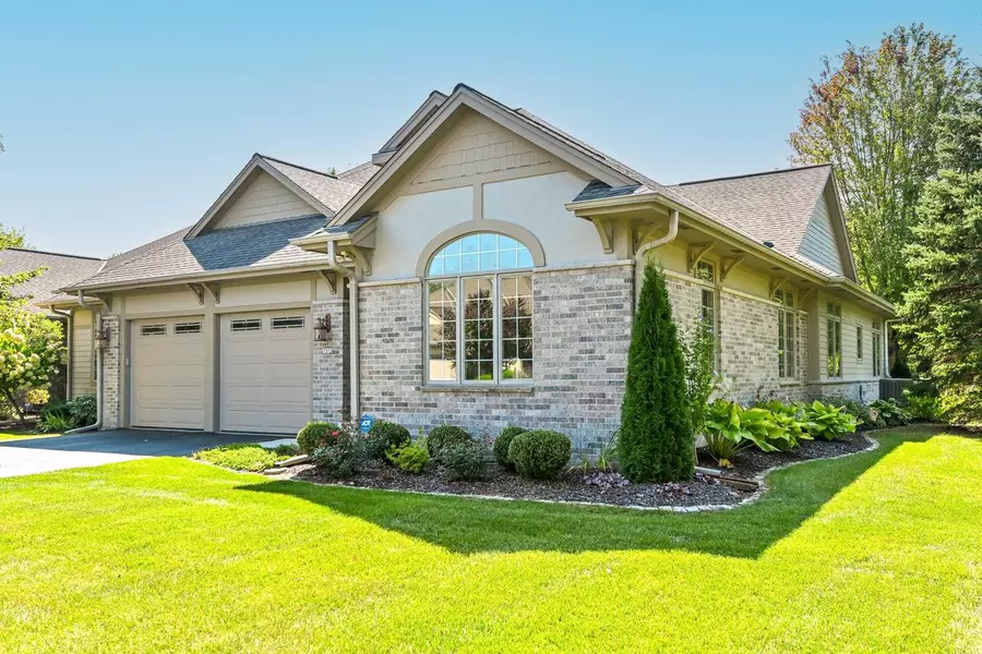 7575 W Heron Pond DRIVE, Mequon, WI 53092