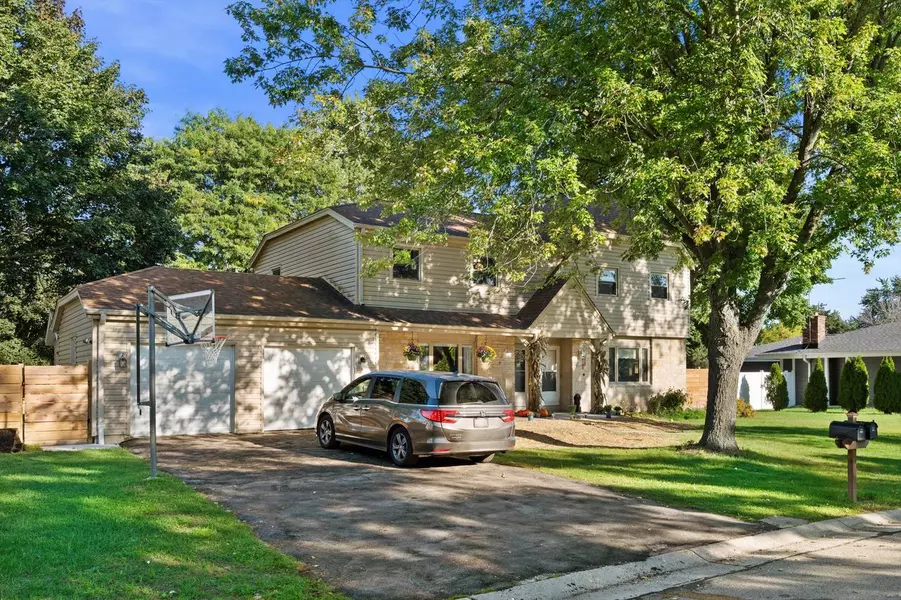 W156N10904 Catskill LANE, Germantown, WI 53022