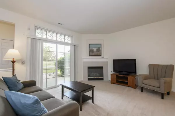 Pewaukee, WI 53072,533 Westfield WAY #C