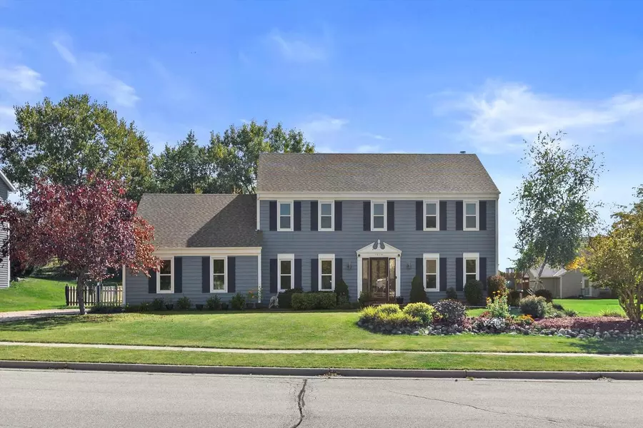 1070 Hillwood BOULEVARD, Pewaukee, WI 53072