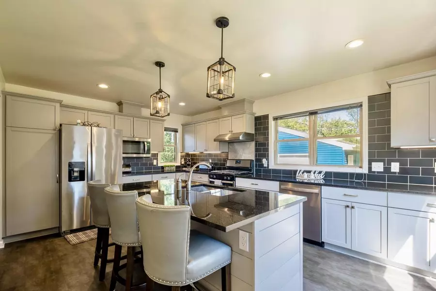 5544 N Dexter AVENUE, Glendale, WI 53209