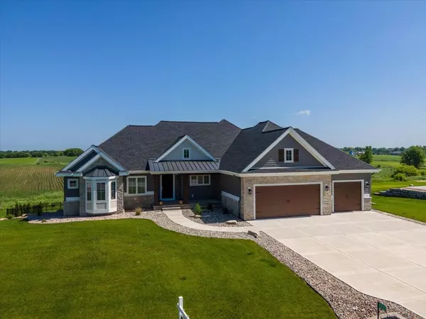 6768 Morning Dew Ln, Sun Prairie, WI 53590