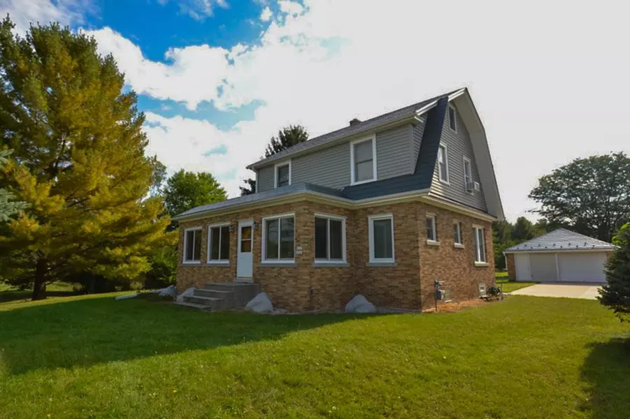 W265N2666 Meadowbrook ROAD, Pewaukee, WI 53072