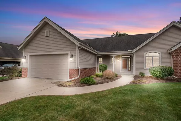 1444 Hidden Waters CIRCLE, West Bend, WI 53095