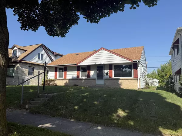 8114 W Congress STREET,  Milwaukee,  WI 53218