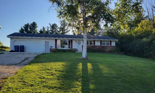 612 Lake STREET, Cascade, WI 53011