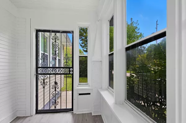 Milwaukee, WI 53209,3222 W Fairmount AVENUE