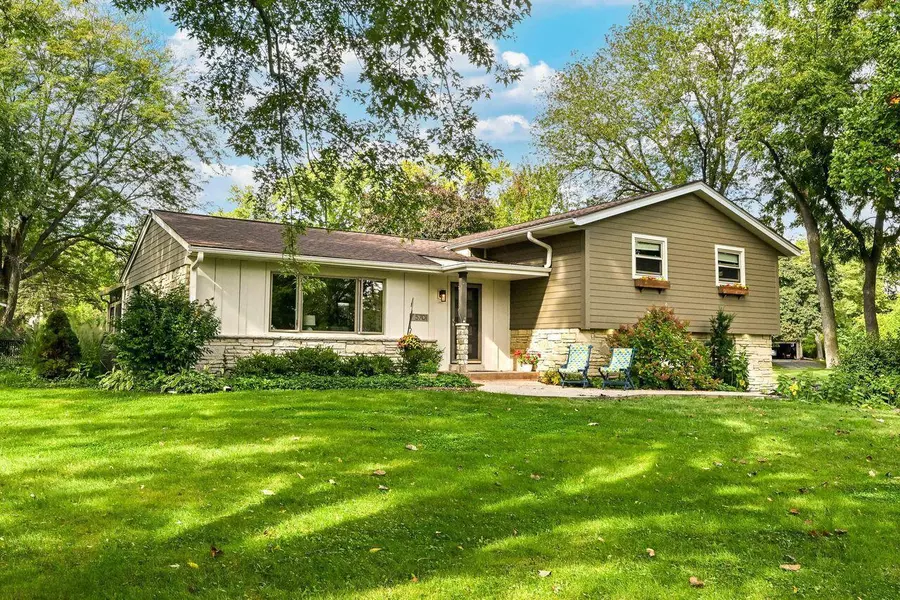 5701 S 121st STREET, Hales Corners, WI 53130