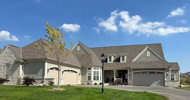 1527 Sandhill BOULEVARD #12D, Hartland, WI 53029