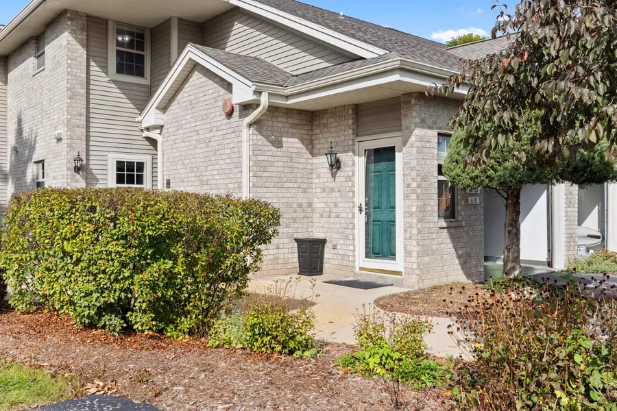 18740 Emerald CIRCLE #E, Brookfield, WI 53045