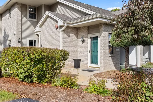 18740 Emerald CIRCLE #E, Brookfield, WI 53045