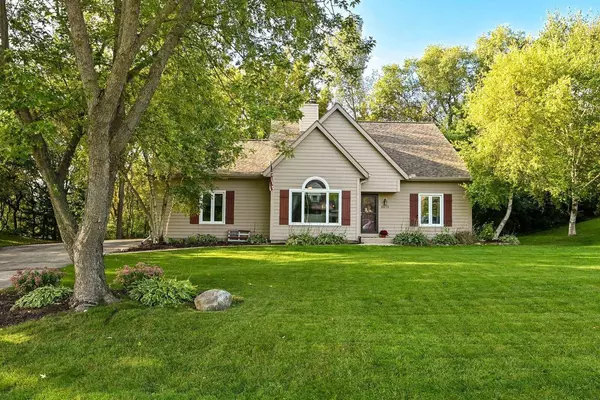 6575 S Carroll CIRCLE, Franklin, WI 53132