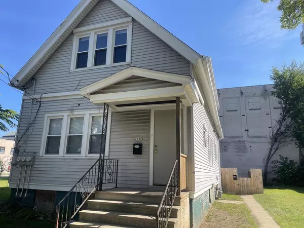 2250 N 14th STREET, Milwaukee, WI 53205