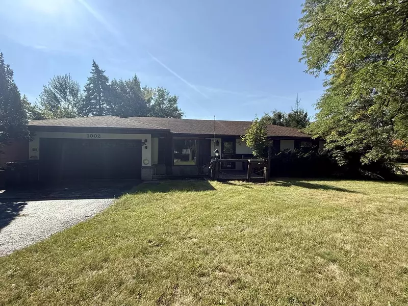 1002 Lilac LANE, Pewaukee, WI 53072