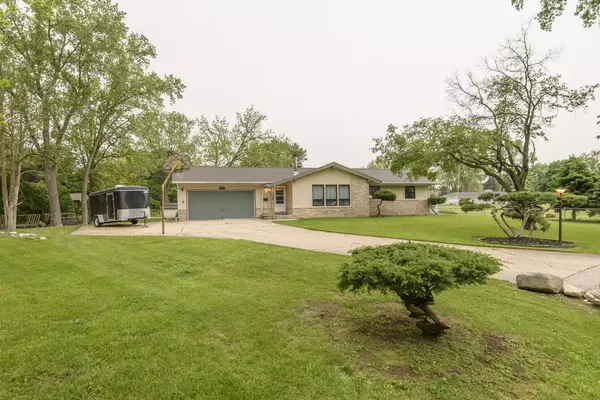N10W23564 Robinhood COURT, Waukesha, WI 53188
