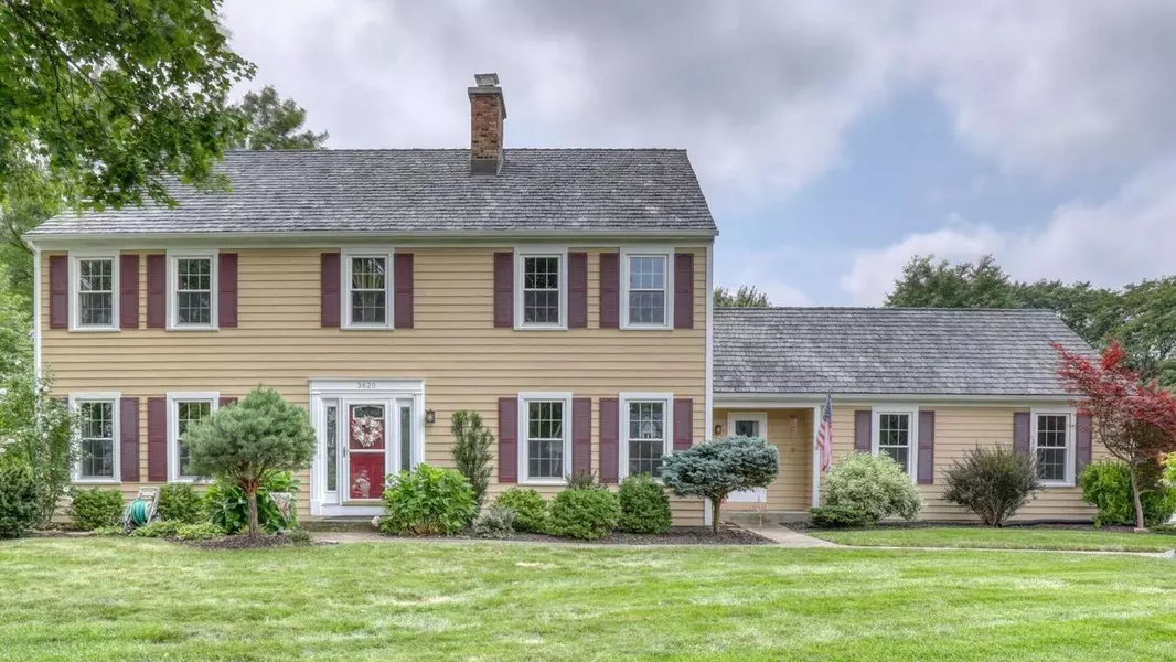 3620 Fenceline ROAD, Franksville, WI 53126