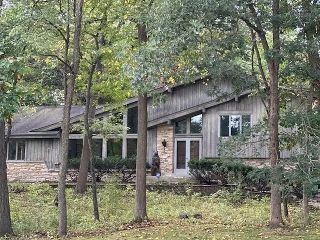 N71W26633 White Oak DRIVE, Lisbon, WI 53089