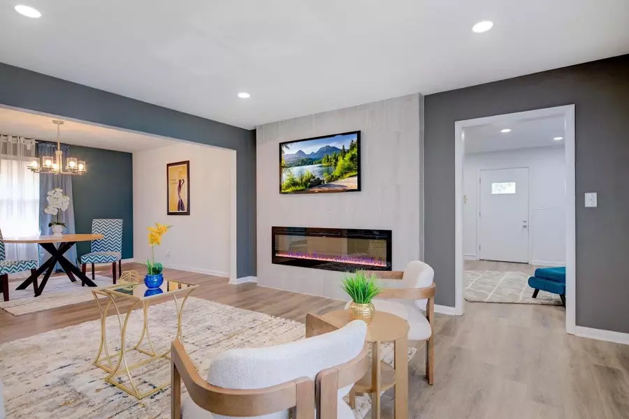 8122 W Potomac AVENUE, Milwaukee, WI 53218