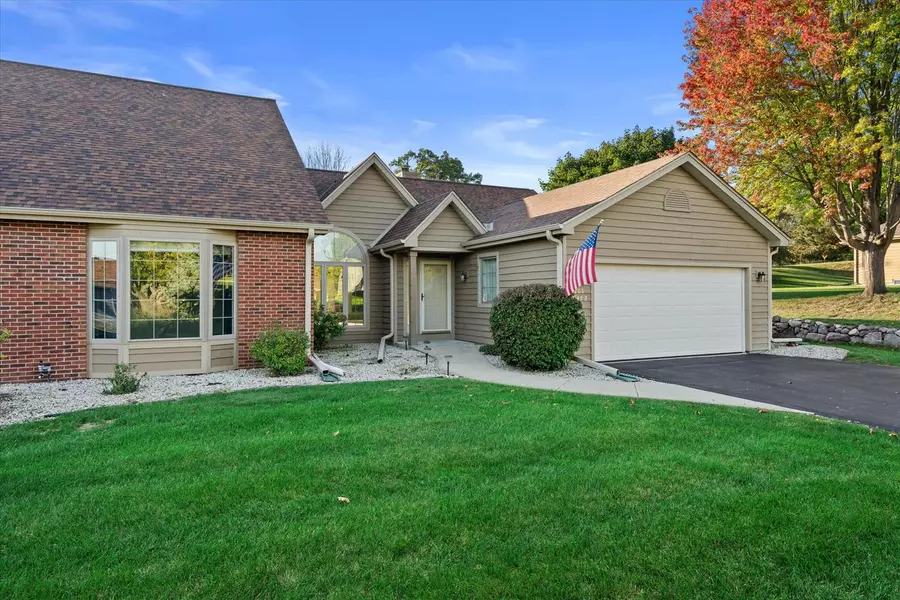 W268N1947 Shooting Star ROAD #B, Pewaukee, WI 53072