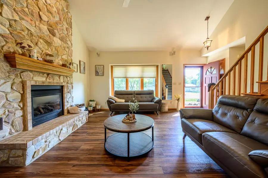 9015 S 84th STREET, Franklin, WI 53132