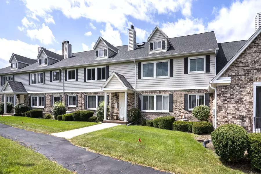 1134 Pilgrim PARKWAY, Elm Grove, WI 53122