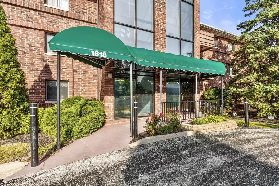 1618 S 115th COURT #104, West Allis, WI 53214