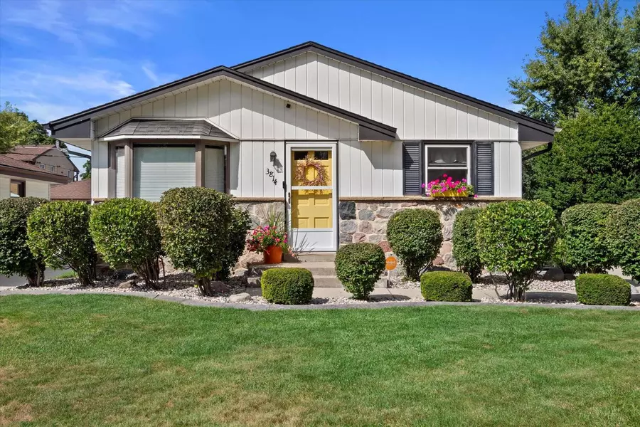 3814 W Rochelle AVENUE, Milwaukee, WI 53209