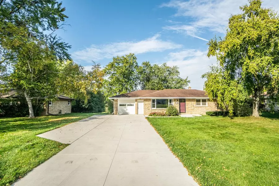 W177N8635 Lynwood DRIVE, Menomonee Falls, WI 53051