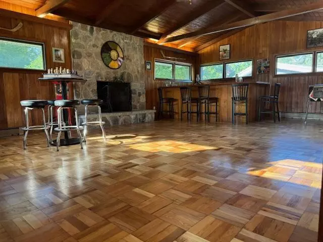 950 N Barker ROAD, Brookfield, WI 53045