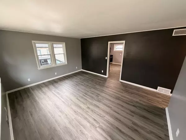 Milwaukee, WI 53218,5043 N 73rd STREET