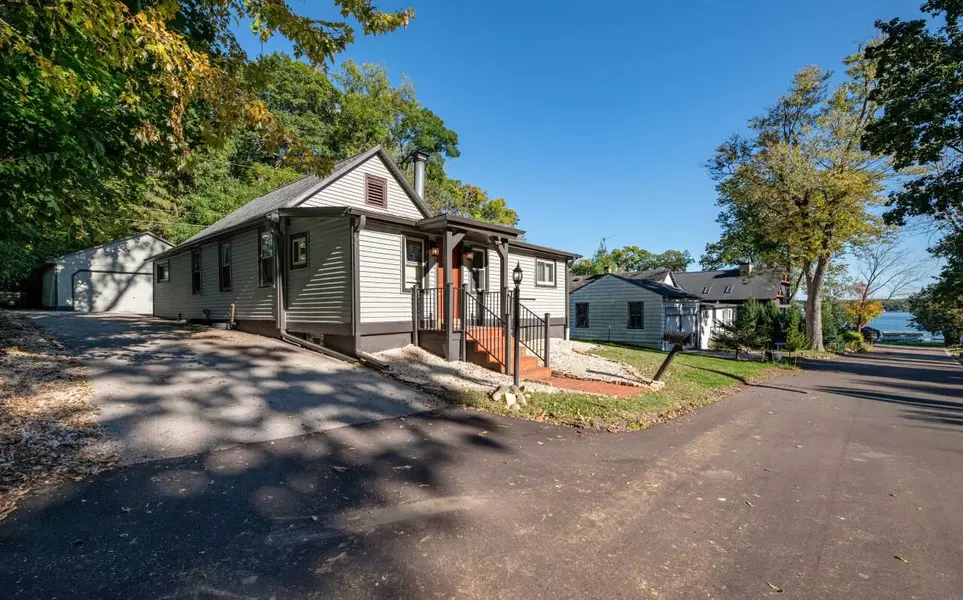 W298N2808 Shady LANE, Pewaukee, WI 53072