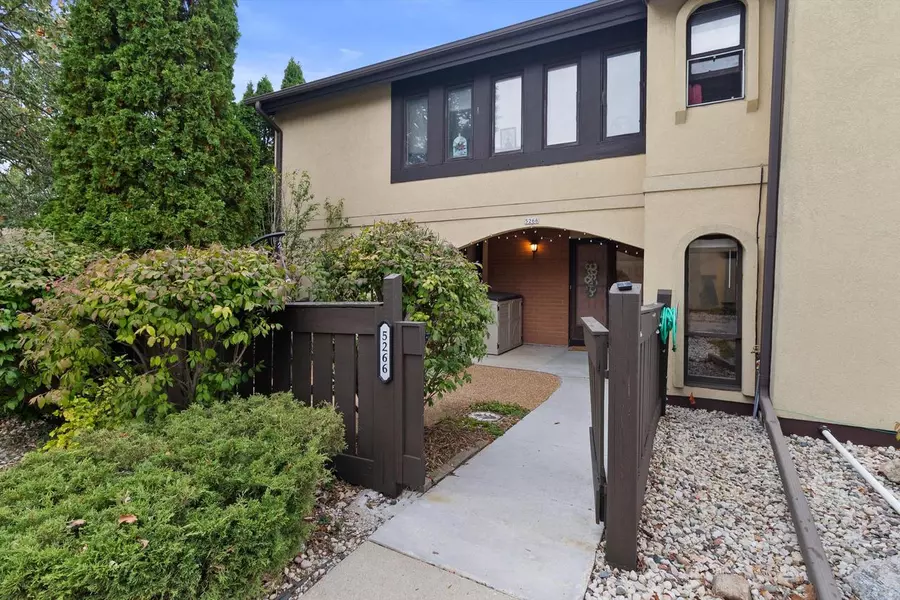 5266 S Somerset LANE, Greenfield, WI 53221