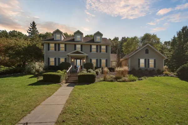 W343S9780 Red Brae DRIVE, Mukwonago, WI 53149