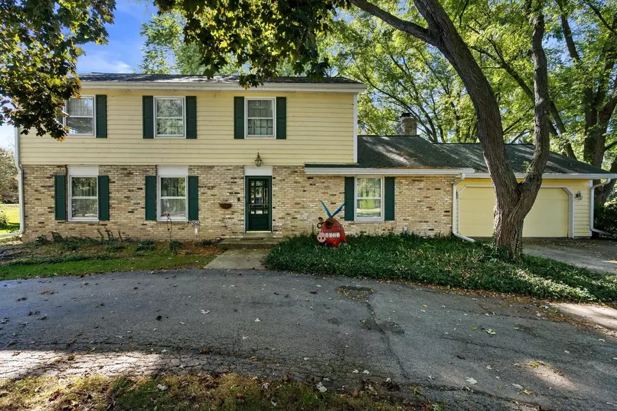 8021 W Evergreen ROAD, Mequon, WI 53097