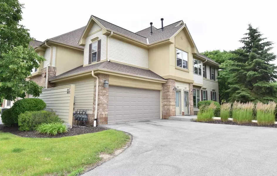 8619 S Deerwood LANE, Franklin, WI 53132