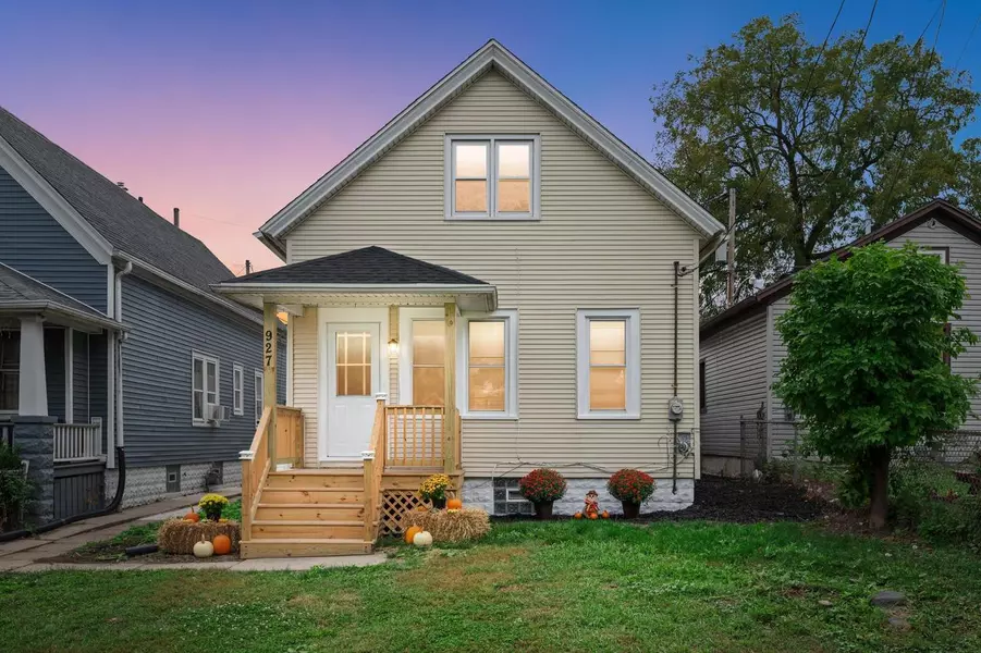 927A S 11th STREET, Milwaukee, WI 53204