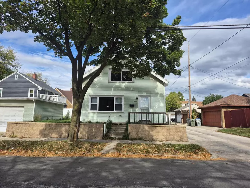 3300 N 44th STREET, Milwaukee, WI 53216