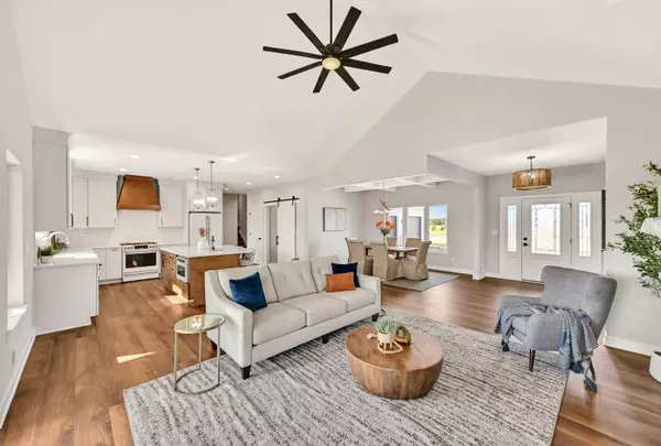 N66W34839 Baltic PASS, Oconomowoc, WI 53066