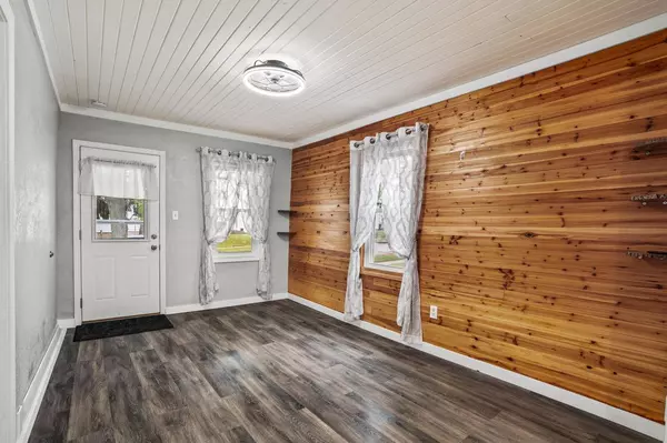 West Allis, WI 53214,1207 S 91st STREET