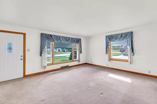 West Bend, WI 53095,1040 Lincoln DRIVE W