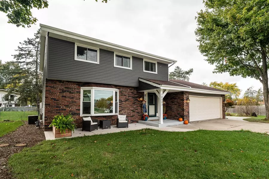 10543 Beacon Hill COURT E, Franklin, WI 53132
